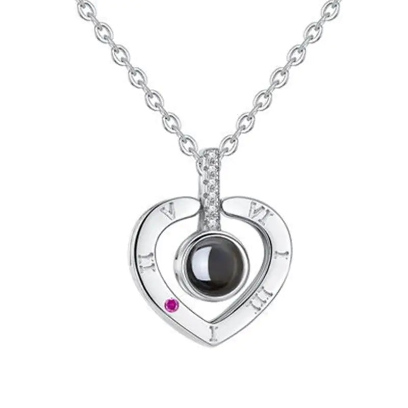 Collier pendentif mémoire en forme de cœur en 100 langues