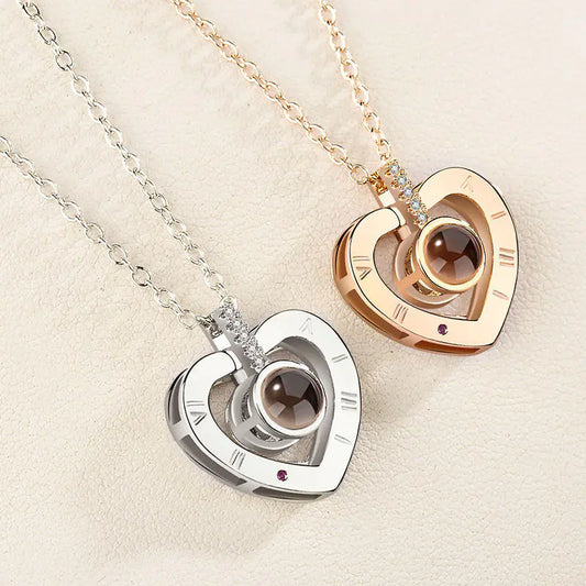 Collier pendentif mémoire en forme de cœur en 100 langues