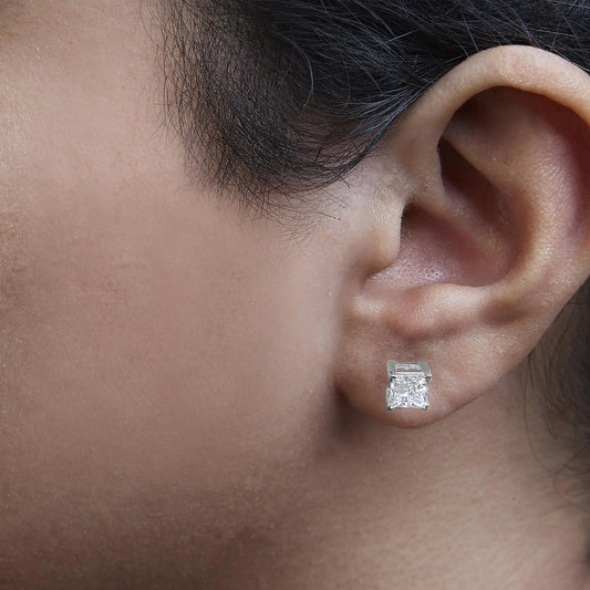 Boucles d'oreilles à tige en or blanc 14 carats avec diamant solitaire taille princesse (couleur FG, pureté VS2-SI1)